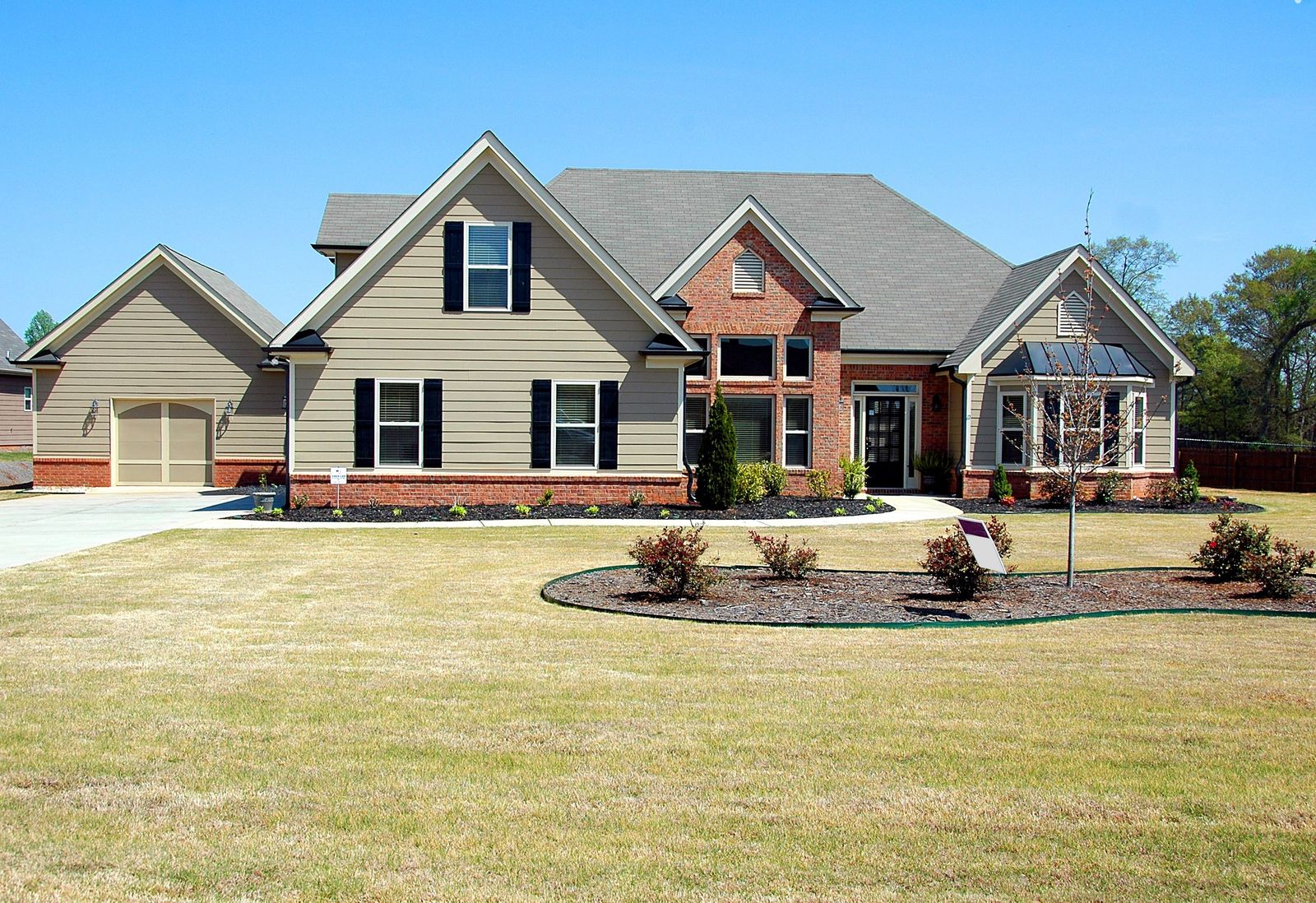 Detached family homes in a Markham neighbourhood