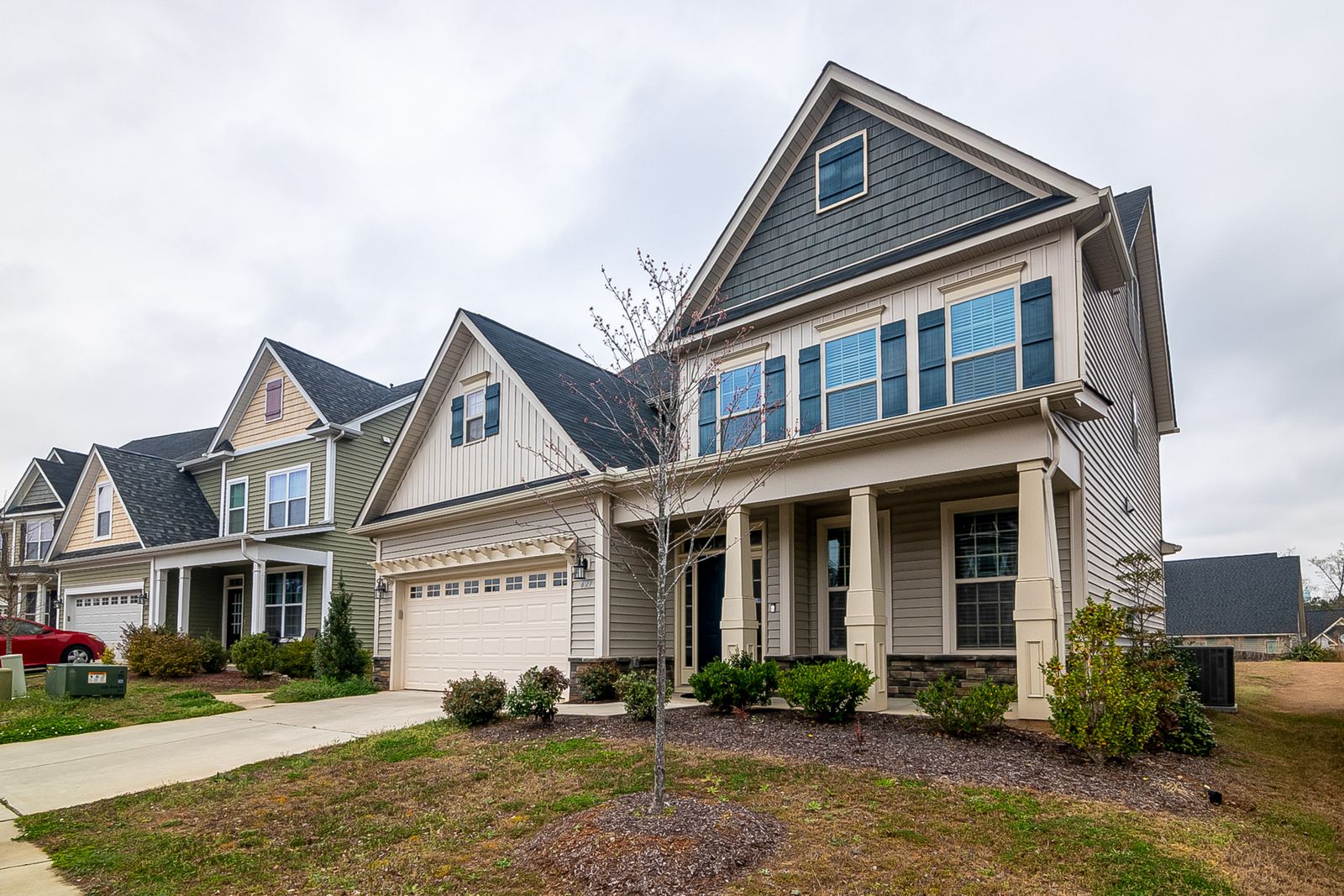 Detached homes in a Richmond Hill neighbourhood
