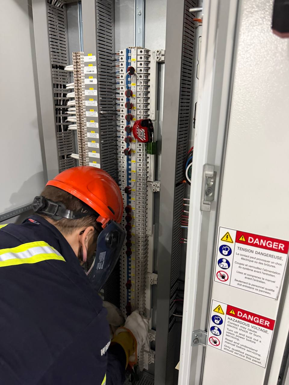 Commercial electrical work in Toronto
