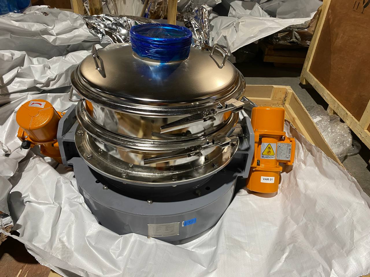 Stainless vibrating sieve separator with vibration motors